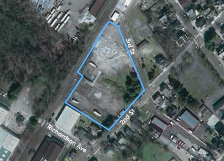 100 Grant Ave, Swedesboro, NJ